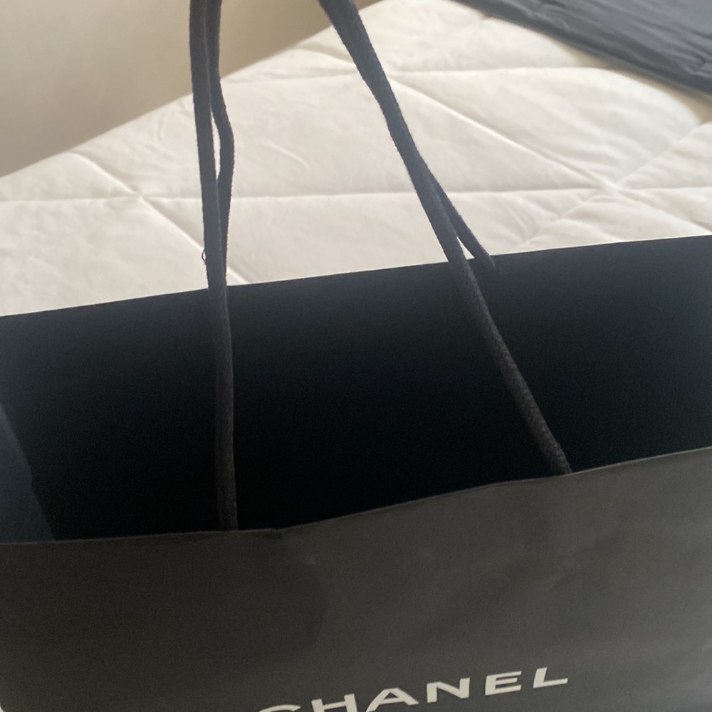 Chanel paper bag empty - Picture 9 of 12